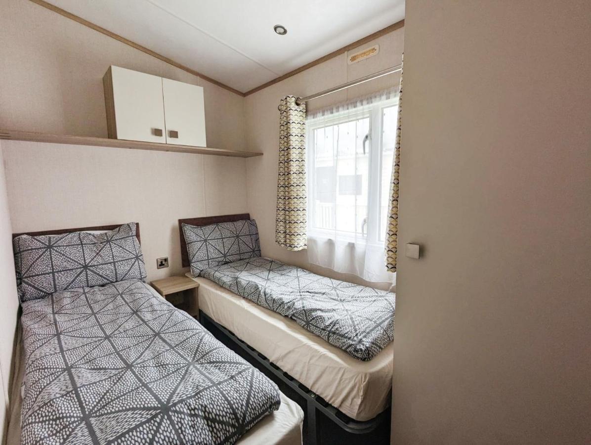 Vila Caravan In The Cotswolds Cirencester Exteriér fotografie